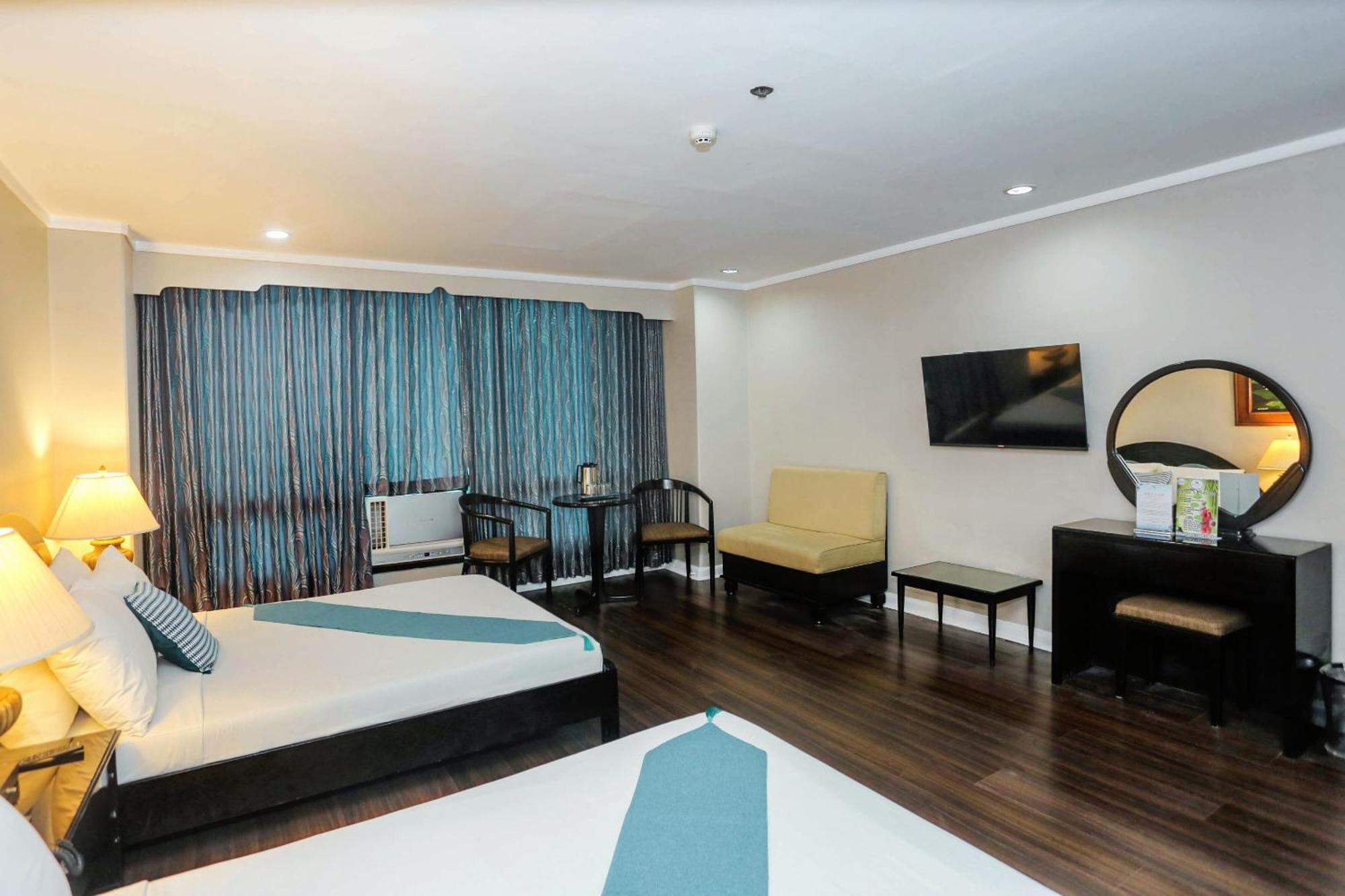 Holiday Plaza Hotel - Cebu Exterior photo