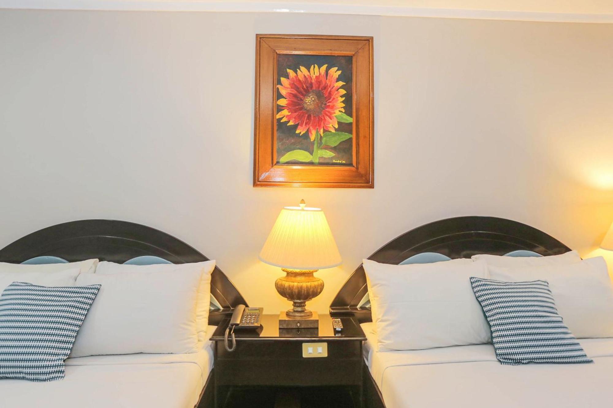 Holiday Plaza Hotel - Cebu Exterior photo