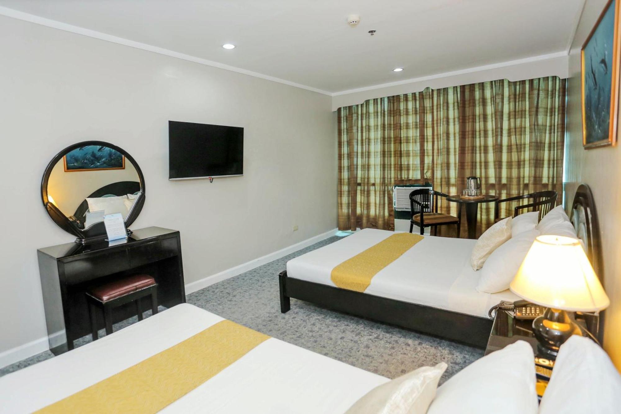 Holiday Plaza Hotel - Cebu Exterior photo