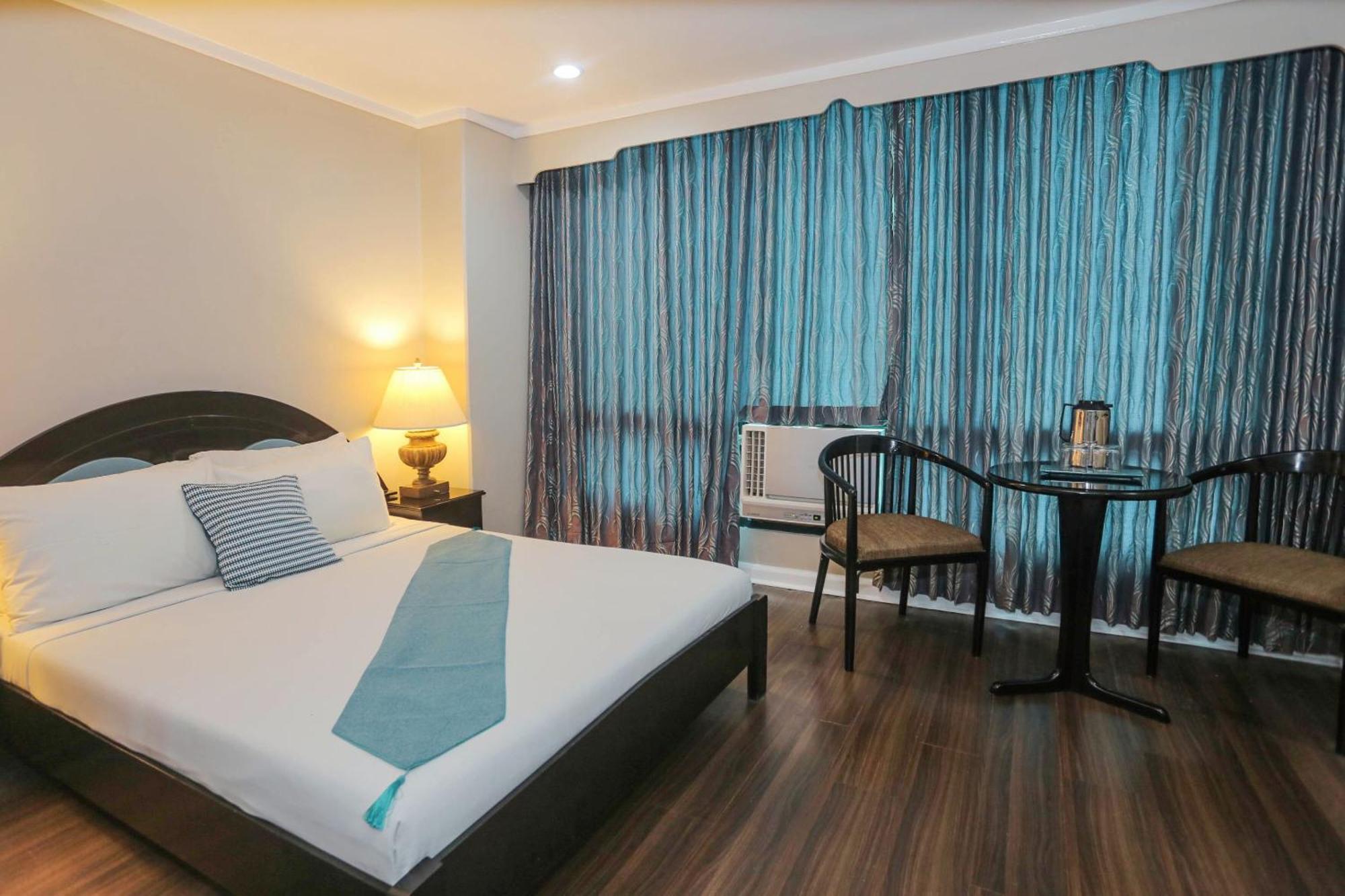 Holiday Plaza Hotel - Cebu Exterior photo