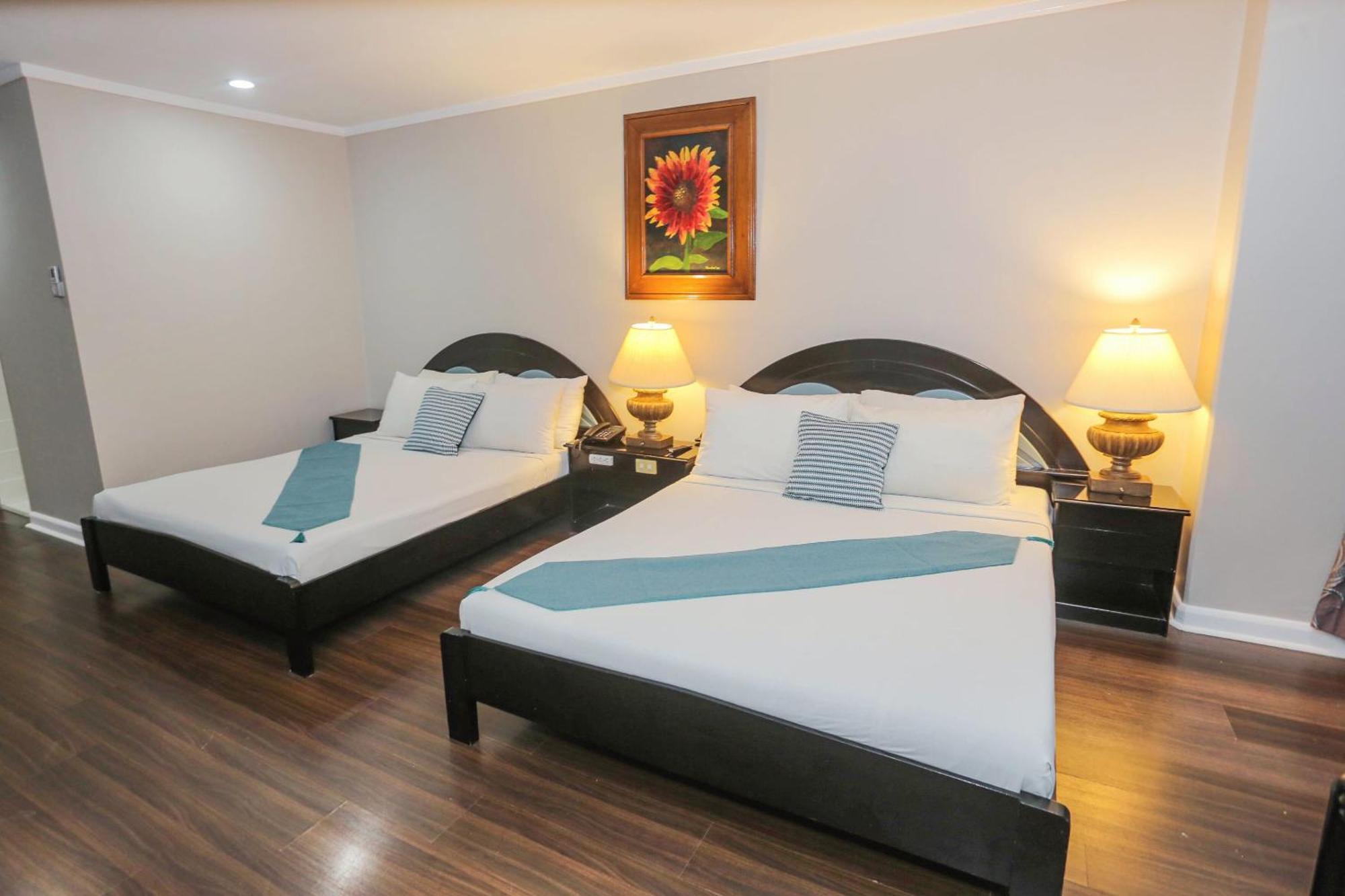 Holiday Plaza Hotel - Cebu Exterior photo