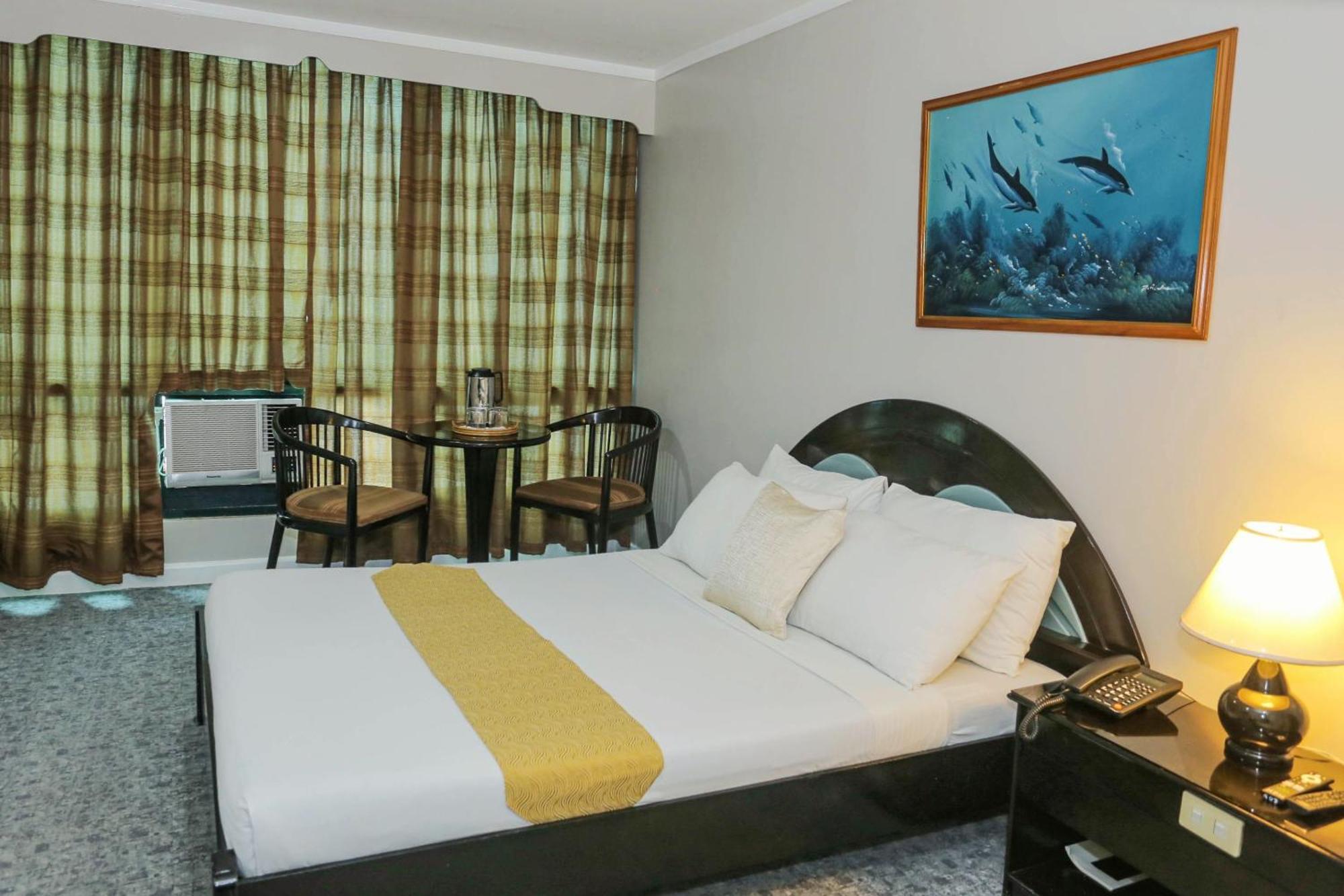 Holiday Plaza Hotel - Cebu Exterior photo
