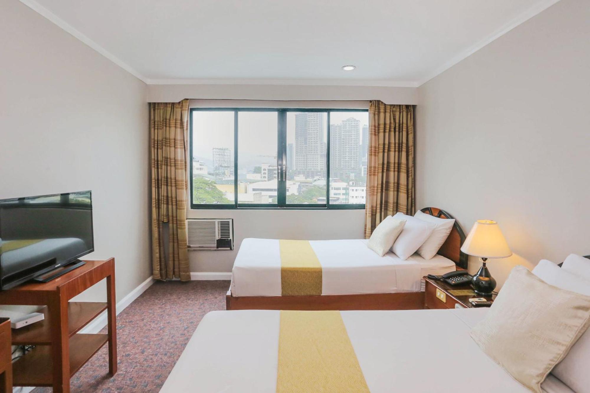 Holiday Plaza Hotel - Cebu Exterior photo
