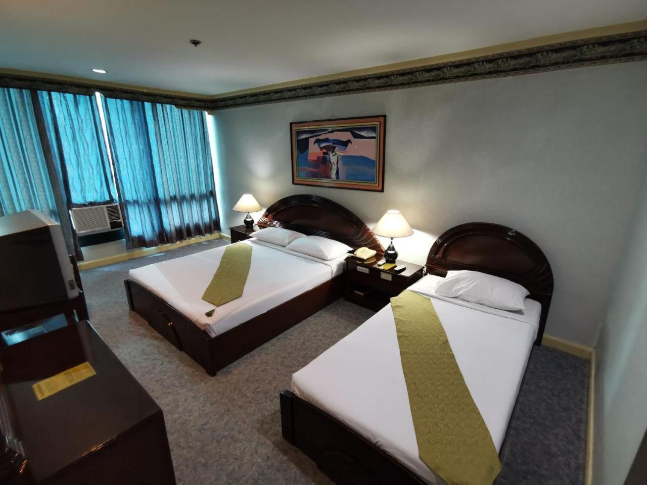 Holiday Plaza Hotel - Cebu Exterior photo